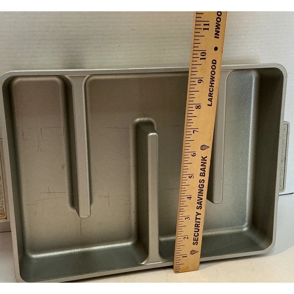 Baker's Edge Brownie Pan Cast Aluminum All Edges Baking Pan Silver Made in USA